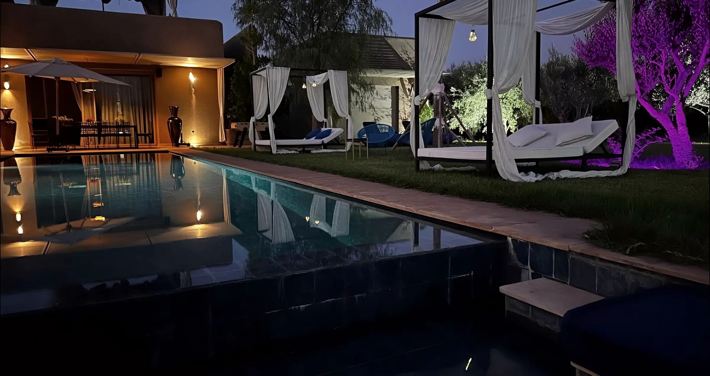 La piscine à la nuit tombée, Villa Ma Mounia